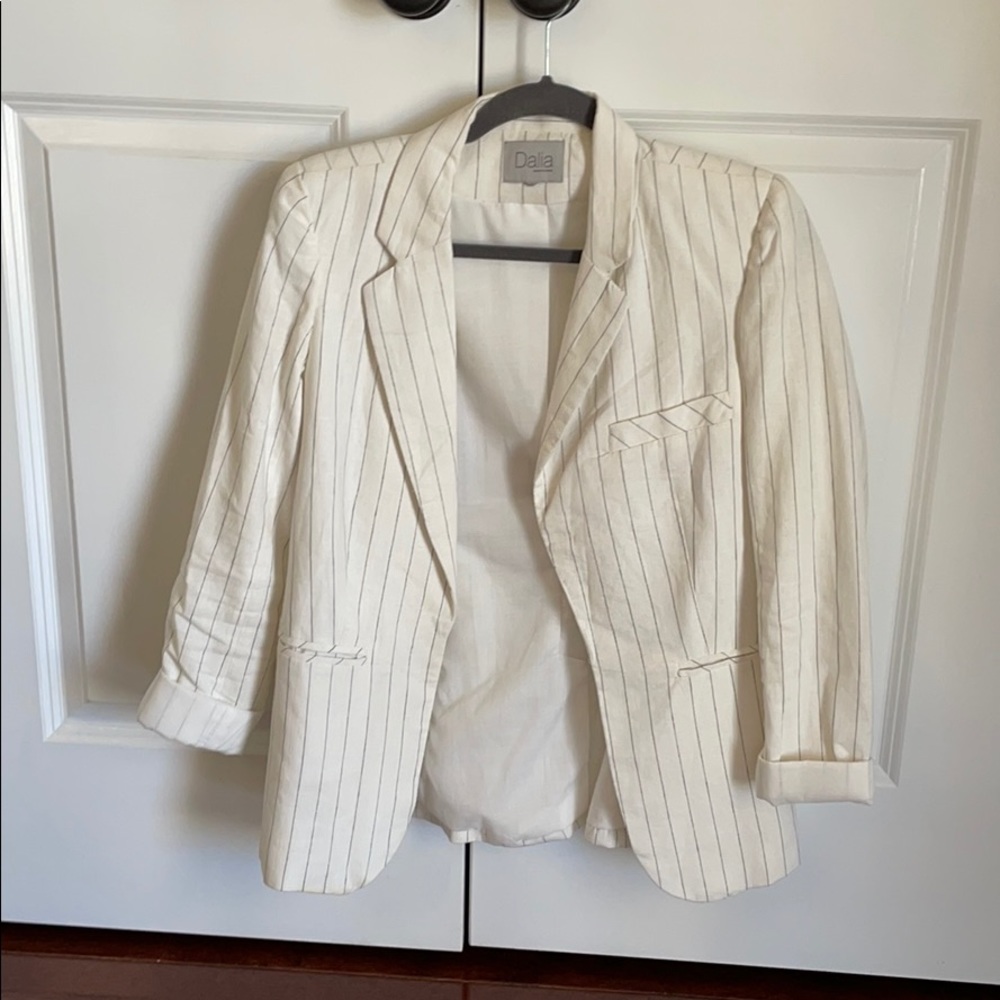WHITE PINSTRIPED LINEN BLAZER
